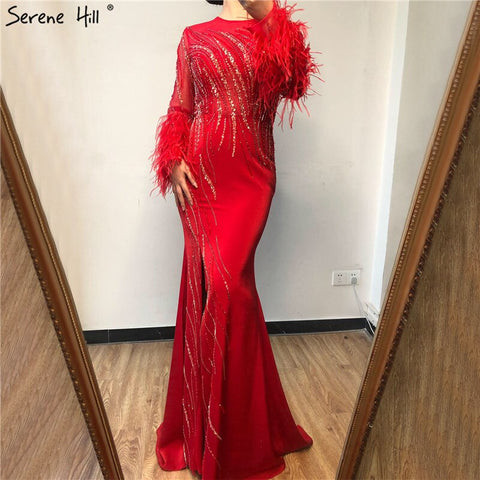 En oferta, sin devoluciones ni reembolsos. Vestido de noche rojo de Dubái con cuello redondo, lentejuelas, cuentas, plumas y mangas largas, corte sirena. Modelo 2025 LA70379 