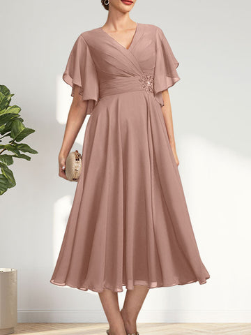 Vestido de corte A, escote en V, largo té, de gasa, para la madre de la novia, con plisados ​​y cuentas.