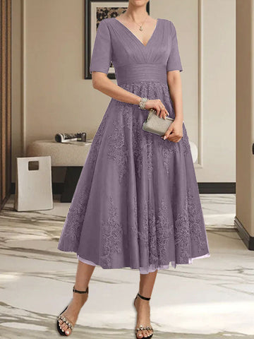 Vestido de tul y encaje para la madre de la novia, corte en A, escote en V, largo hasta la rodilla, con pliegues