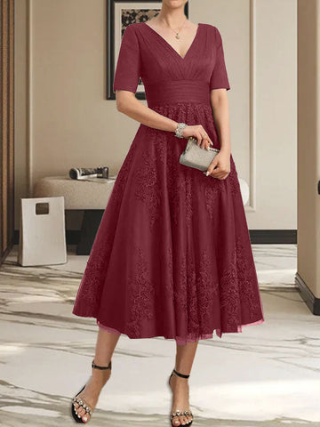 Vestido de tul y encaje para la madre de la novia, corte en A, escote en V, largo hasta la rodilla, con pliegues