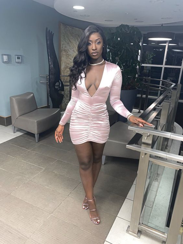 Vestido rosa sencillo de fiesta con escote en V profundo y mangas largas Y1945