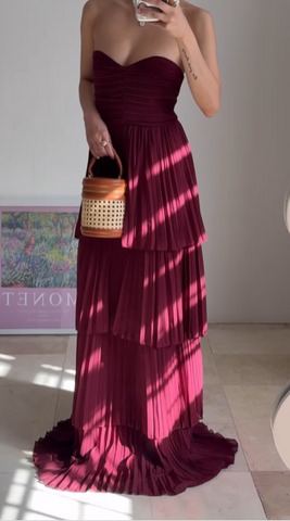 Vestido largo de noche plisado de gasa burdeos sin tirantes con volantes, corte en A, estilo baile de graduación Y8503