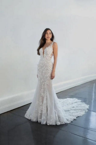 Elegant Long Mermaid V-neck Sleeveless Wedding Dresses With Lace