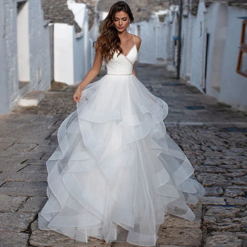 Elegant Spaghetti Straps Ball Gown Wedding Dresses Backless Robe de Mariage Delicate Beaded Ruffles Bridal Gown