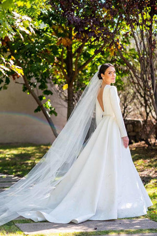 Robe de mariée WD623, coupe trapèze, en satin ivoire, manches longues, broderie soignée