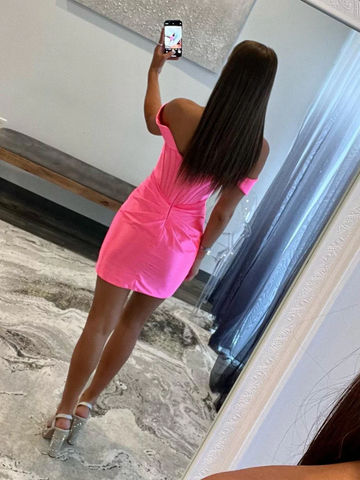 Robe fourreau courte en satin à épaules dénudées Y2966