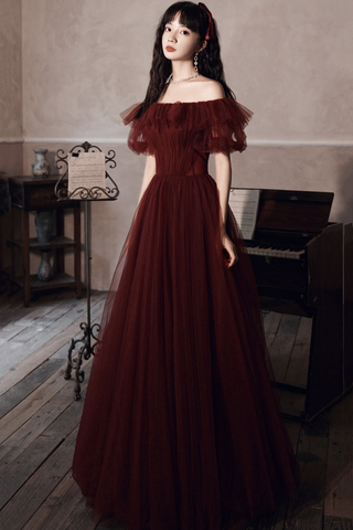 Robe de bal bordeaux à épaules dénudées en tulle Y8351