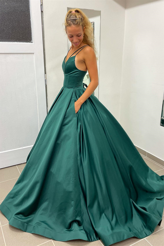 Vestido largo de fiesta de satén verde cazador con escote en V y corte en A