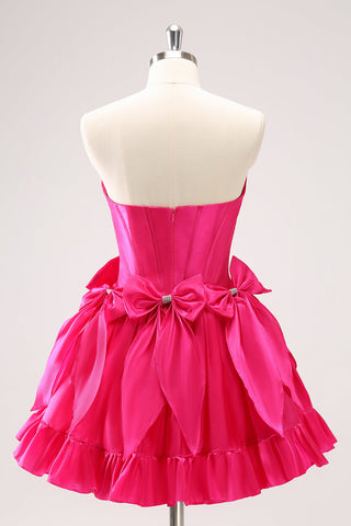 Robe de bal courte fuchsia tendance, sans bretelles, en satin, coupe trapèze, avec nœud.