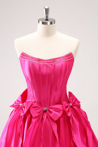 Robe de bal courte fuchsia tendance, sans bretelles, en satin, coupe trapèze, avec nœud.