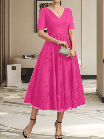 Vestido de tul y encaje para la madre de la novia, corte en A, escote en V, largo hasta la rodilla, con pliegues