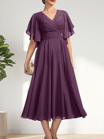 Vestido de corte A, escote en V, largo té, de gasa, para la madre de la novia, con plisados ​​y cuentas.