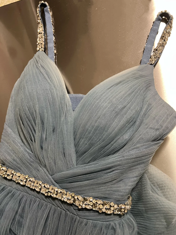 Vestido de noche sencillo azul de tul con cuentas, corte en A, tirantes finos, escote en V, estilo baile de graduación Y8649