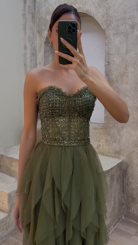 Robe de soirée longue bustier en tulle vert ornée de perles, modèle Y8197