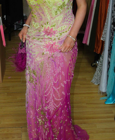 Precioso vestido de noche largo de gasa con lentejuelas y cuentas Y8295