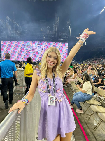 Lindo vestido de fiesta lila de corte A con mariposas Y2474