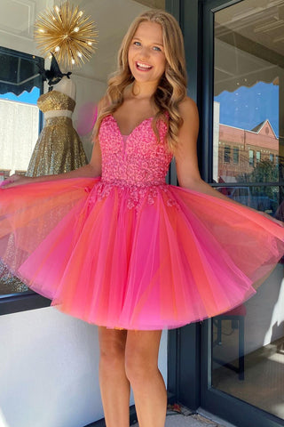 Robe de bal courte trapèze en tulle à fines bretelles spaghetti