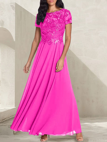 Vestido largo de corte A, color gris carbón, con escote redondo y detalles de pedrería, ideal para la madre de la novia.