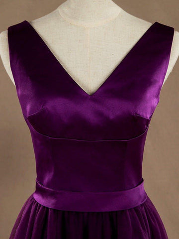 Robe de demoiselle d'honneur en tulle et satin assortis, col en V, ourlet asymétrique 