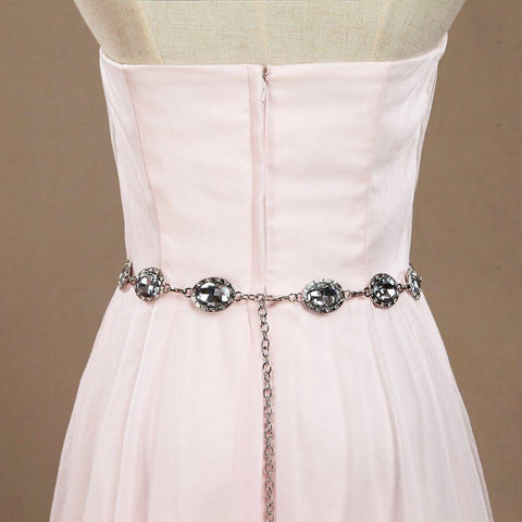 Vestido de dama de honor de tul con corte A, largo hasta el suelo, sin tirantes y con cinturón 