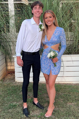 Robe de bal courte à paillettes, fourreau, décolleté en V profond et découpe en forme de goutte, ornée de sequins.