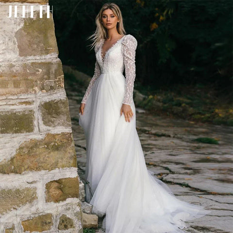 Robe de mariée sexy à manches longues, dos illusion, applications de dentelle, col en V, coupe trapèze, en tulle, pour la plage 