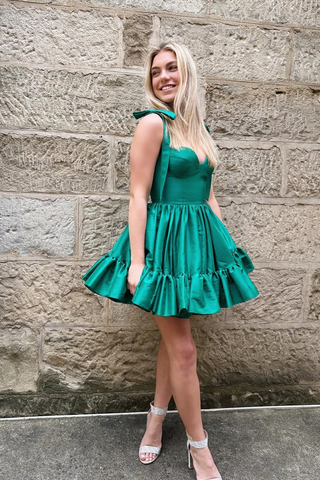 Lindo vestido corto de fiesta verde con corsé y volantes con tirantes de lazo Y2724