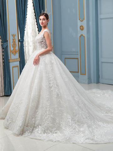 Robe de mariée de style bal, luxueuse, faite à la main, avec perles, longueur au sol, sans manches, longue traîne 
