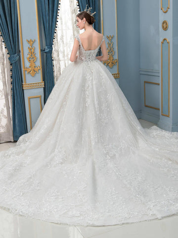 Robe de mariée de style bal, luxueuse, faite à la main, avec perles, longueur au sol, sans manches, longue traîne 