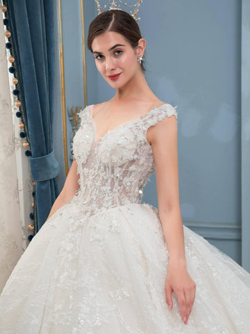 Robe de mariée de style bal, luxueuse, faite à la main, avec perles, longueur au sol, sans manches, longue traîne 