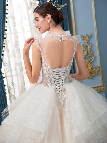 Robe de mariée de style bal, luxueuse, faite à la main, avec perles, longueur au sol, sans manches et longue traîne 