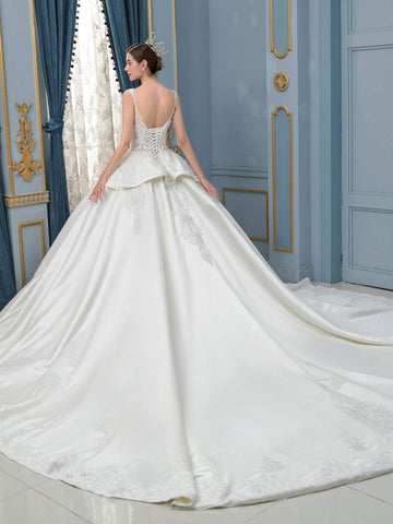 Robe de mariée de style bal, luxueuse, faite à la main, avec perles, longueur au sol, sans manches et longue traîne 