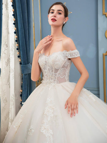 Robe de mariée de style bal, luxueuse, faite à la main, avec perles, longueur au sol, épaules dénudées et longue traîne 