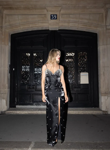 Robe de bal fourreau en satin noir ornée de perles et fendue, bretelles spaghetti, modèle Y8229