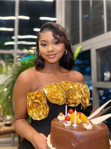 Precioso vestido largo de noche negro con hombros descubiertos y flores, estilo sirena, modelo Y8476