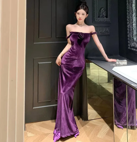 Robe de bal longue fourreau élégante en velours violet, épaules dénudées et fente, Y8131