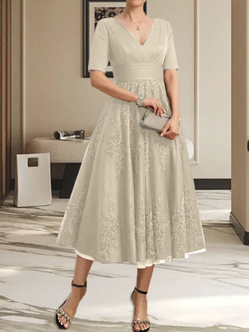 Vestido de tul y encaje para la madre de la novia, corte en A, escote en V, largo hasta la rodilla, con pliegues