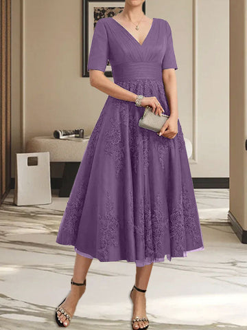 Vestido de tul y encaje para la madre de la novia, corte en A, escote en V, largo hasta la rodilla, con pliegues