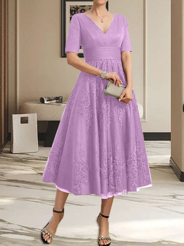 Vestido de tul y encaje para la madre de la novia, corte en A, escote en V, largo hasta la rodilla, con pliegues
