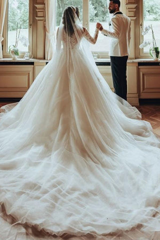 Luxurious Long White Scoop Neck A-Line Tulle Lace Wedding Dress With Sleeves
