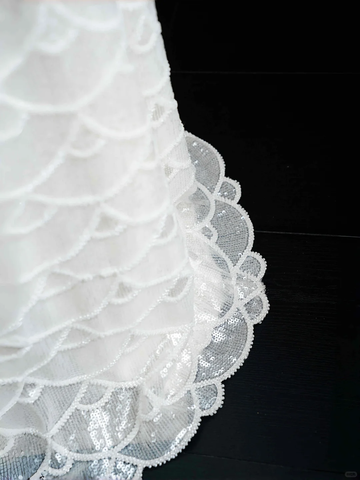 Robe de soirée longue fourreau élégante blanche à sequins, perles et chaîne Y8670