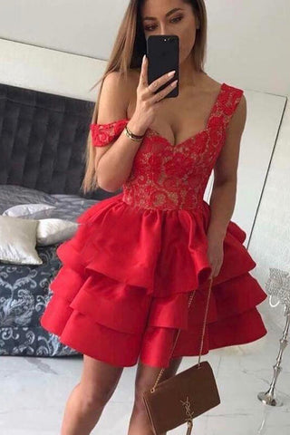 Lindo vestido corto rojo satinado sin mangas con tirantes y corte en A para graduación o fiesta de bienvenida