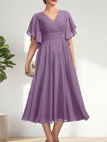 Vestido de corte A, escote en V, largo té, de gasa, para la madre de la novia, con plisados ​​y cuentas.