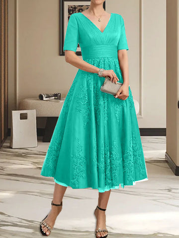 Vestido de tul y encaje para la madre de la novia, corte en A, escote en V, largo hasta la rodilla, con pliegues