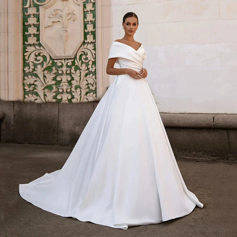 Robes de mariée modernes à col en V, coupe trapèze, dos nu lacé, sexy, avec traîne, pour une soirée formelle à la plage ou une fête. 
