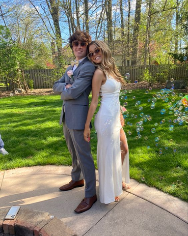 Vestido de fiesta blanco de corte recto con abertura, modelo Y6934