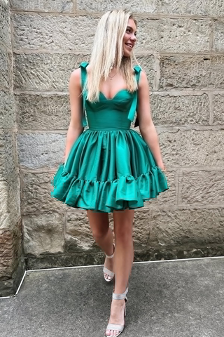 Lindo vestido corto de fiesta verde con corsé y volantes con tirantes de lazo Y2724