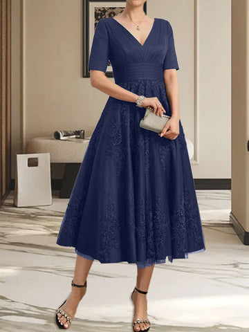 Vestido de tul y encaje para la madre de la novia, corte en A, escote en V, largo hasta la rodilla, con pliegues