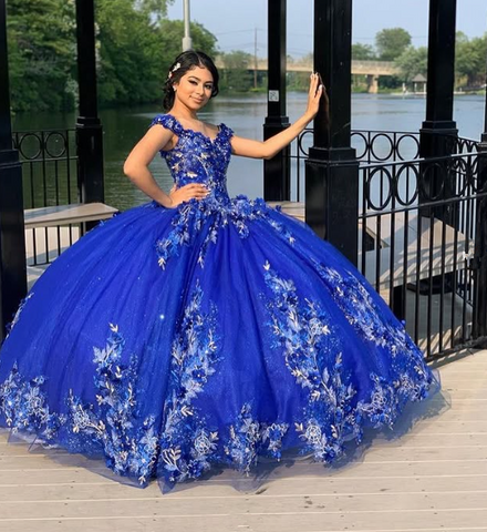 Vestido de quinceañera azul real con escote corazón y flores 3D, ideal para fiestas de graduación y 15 o 16 años (modelo Y2821).