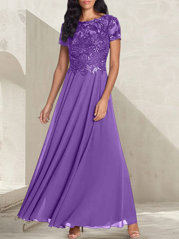 Vestido largo de corte A, color gris carbón, con escote redondo y detalles de pedrería, ideal para la madre de la novia.